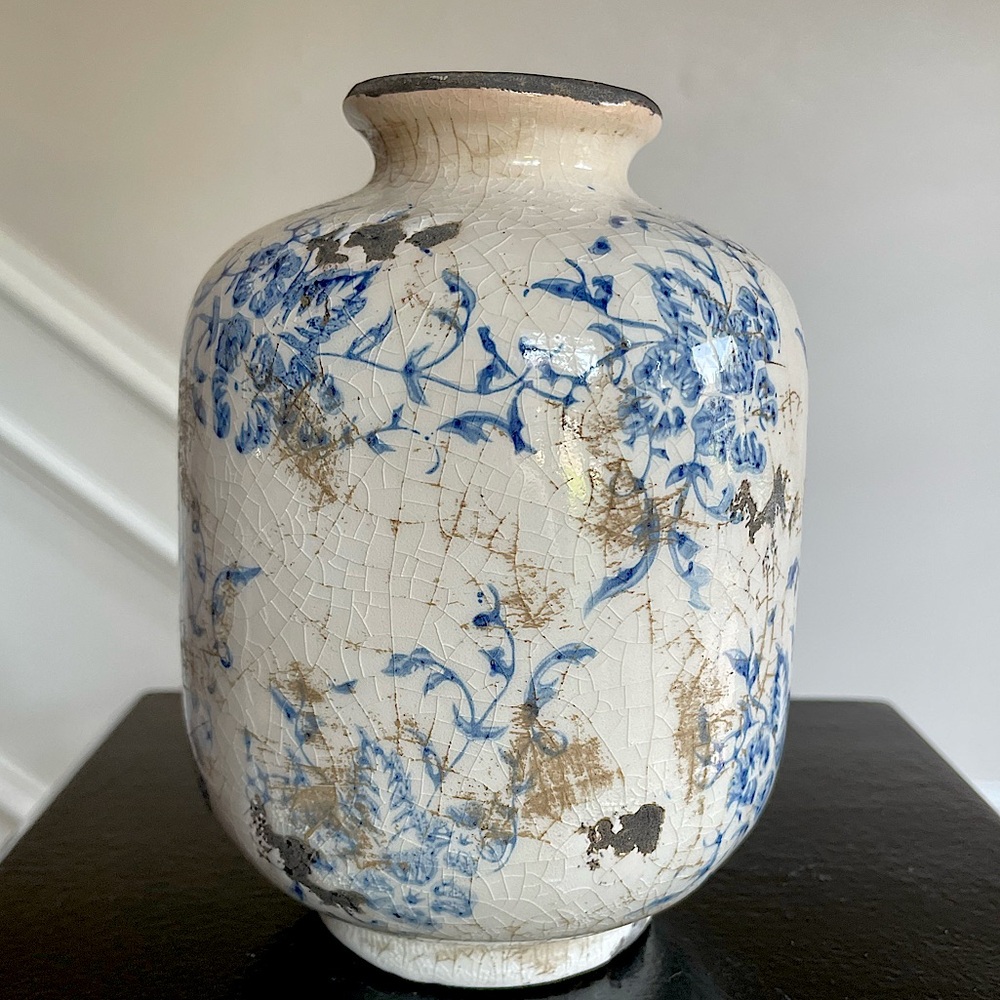 Ceramic Bud Vase with Blur and White Floral Pattern